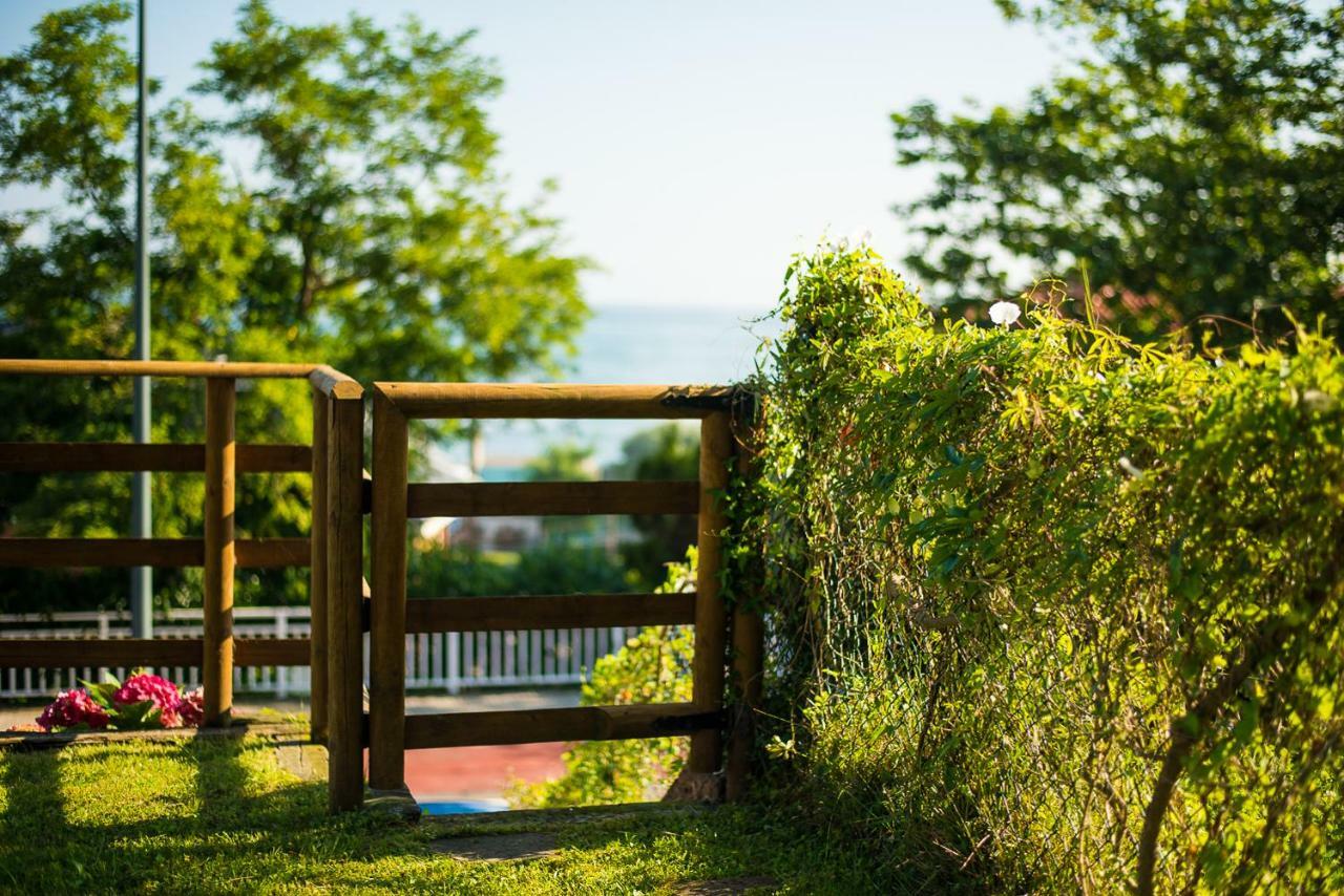 Casa De Las Flores - Apartamento Con Jardin Privado Frente A La Playa De Comillas Exteriör bild